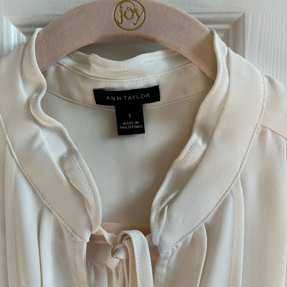 Ann Taylor- shell, size small - Picture 3 of 4